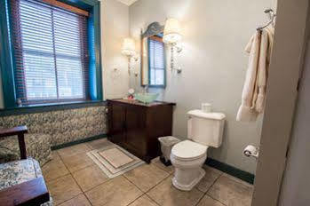 The Fairfield Inn 1757 Bagian luar foto